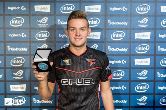 作为KPL的GOAT，FLY的历史地位最有可能被谁追上并且反超？