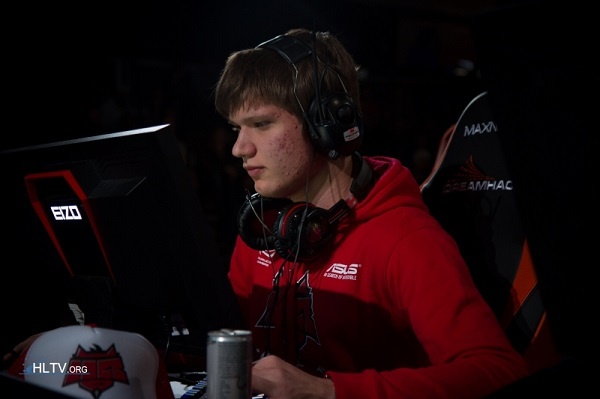 KPL最无敌英雄就是她，这英雄难道有手就能玩？