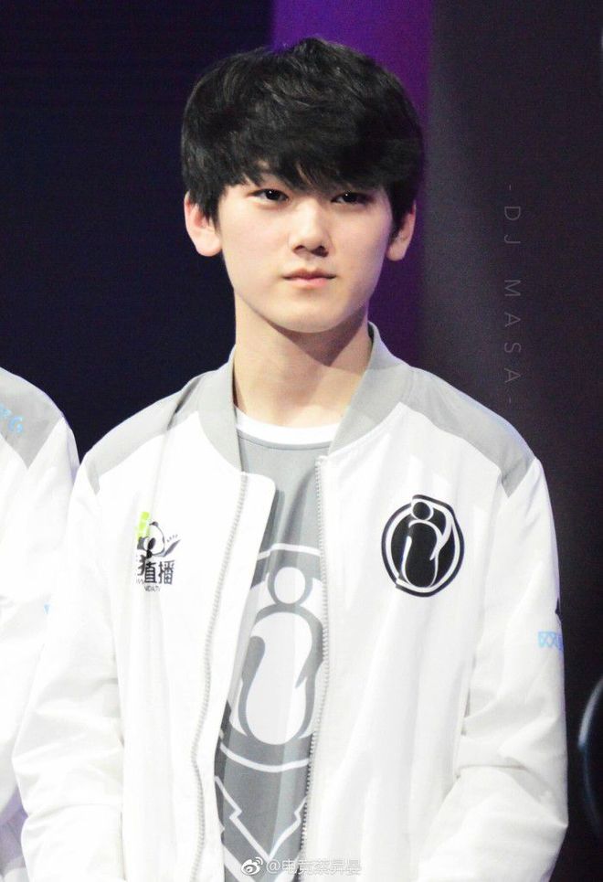 前Major冠军byali因手部伤势缺战6周，无奈只能转为教练